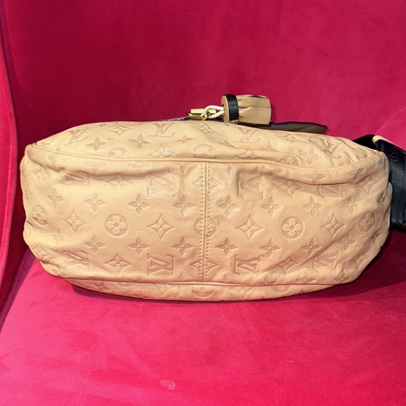 Louis Vuitton Limited Edition Creme Monogram Underground Messenger Bag - Picture 8 of 16